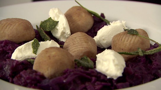 © ORF "bewusst gesund" am 10.11.2018: Maronignocchi mit Rotkraut & Ziegenfrischkäse