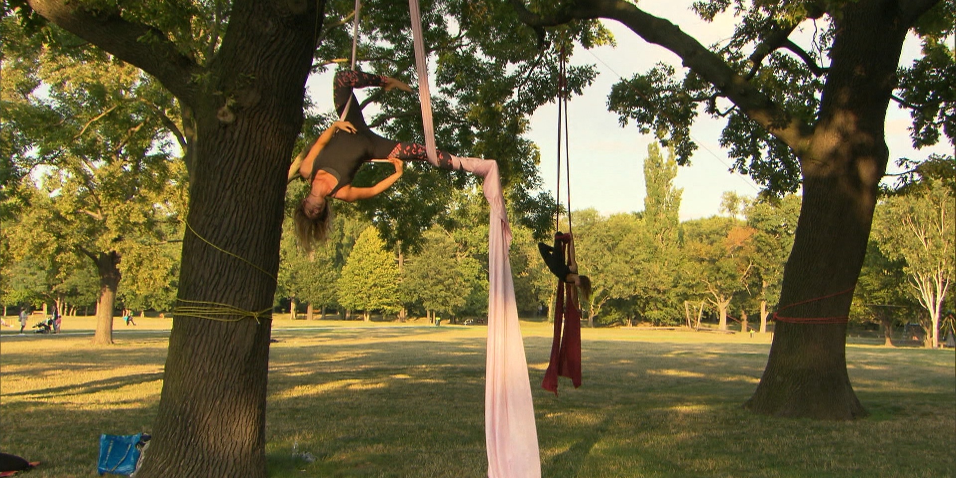© ORF "bewusst gesund" am 27.6.2020: Aerial Silk – Tanz zwischen seidenen Tüchern