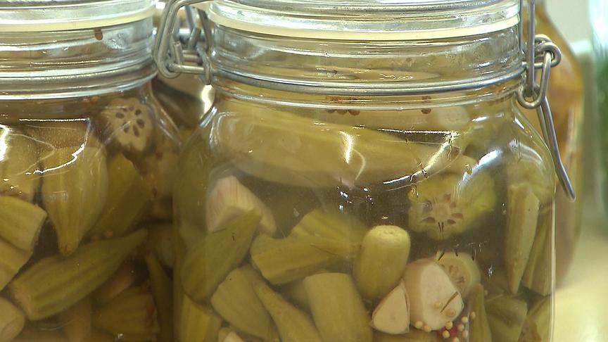 "Bewusst gesund" am 11.10.2025: Okra eingelegt in Einmachgläsern