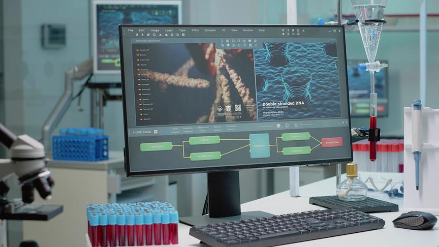Ein Laborarbeitsplatz mit Computerbildschirm, der eine DNA-Analyse anzeigt, umgeben von Blutproben und Laborgeräten