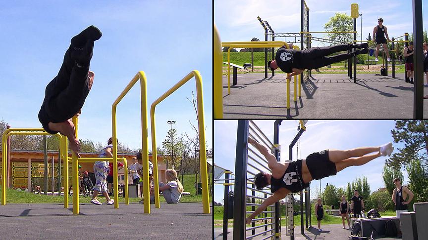 Ein Sportler demonstriert an einer Calisthenics-Anlage im Freien verschiedene anspruchsvolle Übungen.